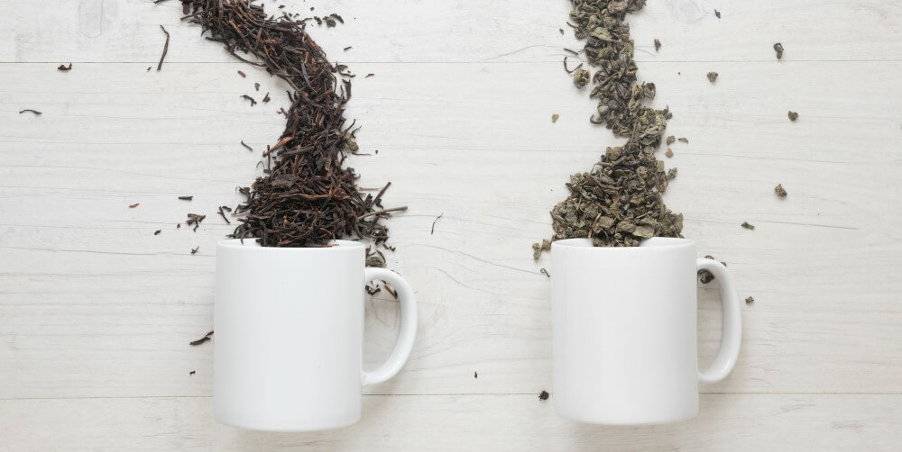 šalice na podu, sadržaj je rasut